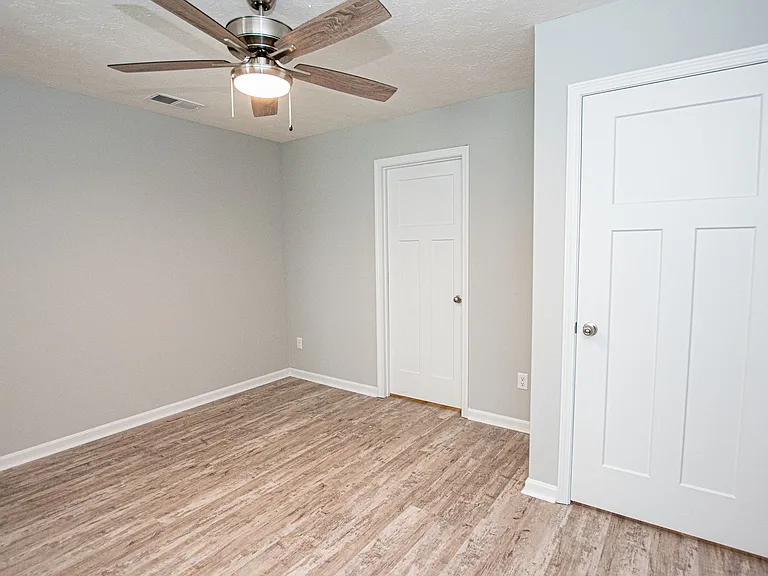 500 Eagle Pointe Dr — Photo 26