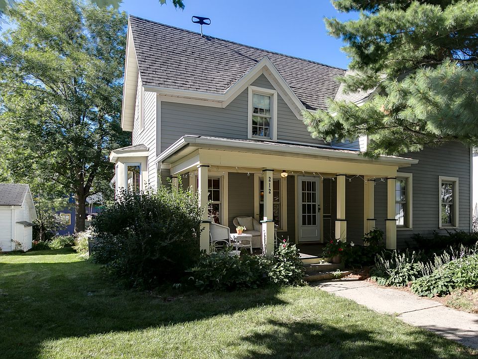 1st image of 212 6th Street E