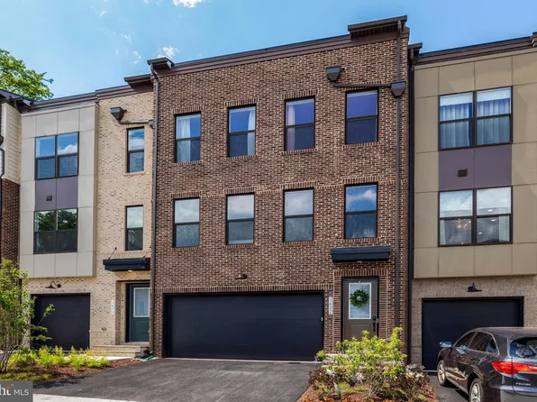 1622 Fellowship Sq, Reston, VA 20190