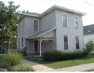 425 Clark Ave photo 1