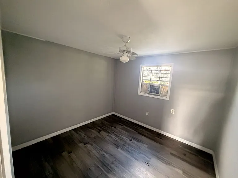 1418 Woodlawn Ave — Photo 6