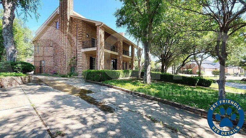 1st image of 2315 Englishoak Dr