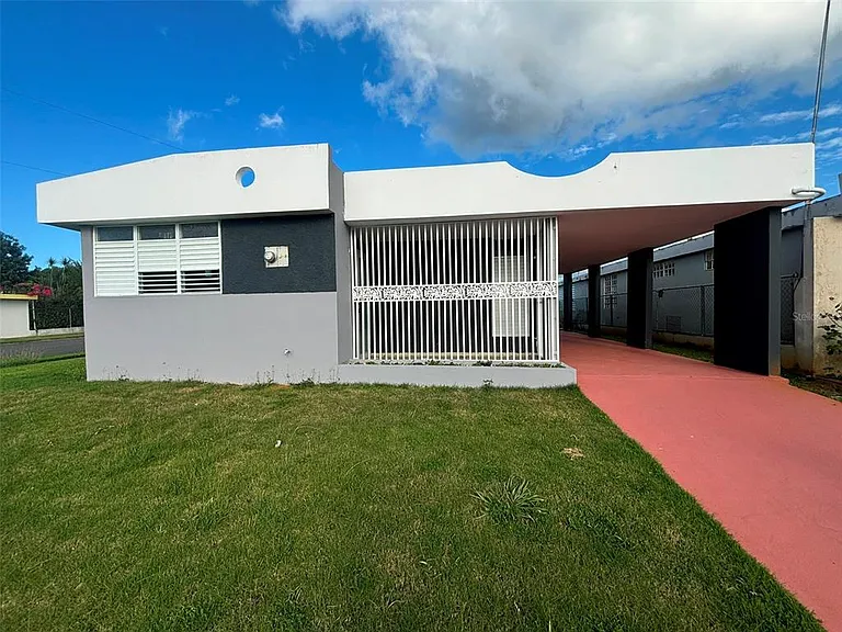 CASA D9 Calle Monarca Urb Paseos Reales — Photo 1