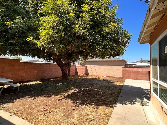 2nd image of 1134 E Louisa Ave