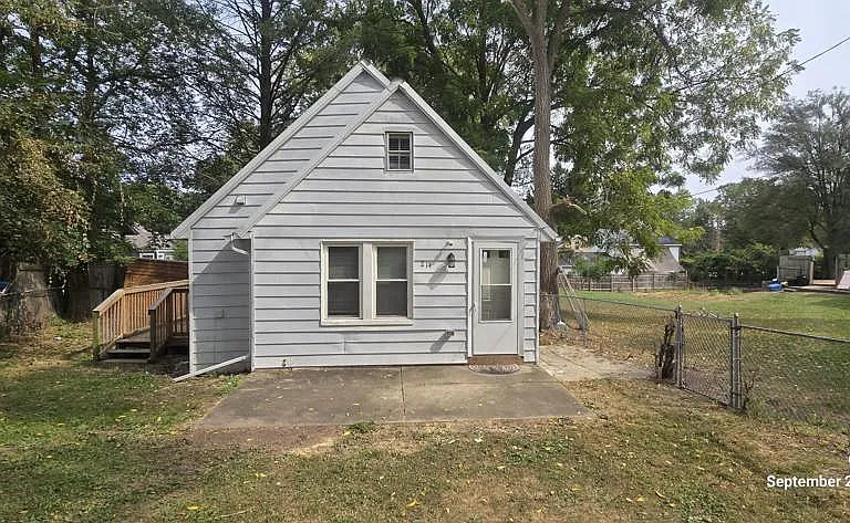 214 Sharon Ave — Photo 1