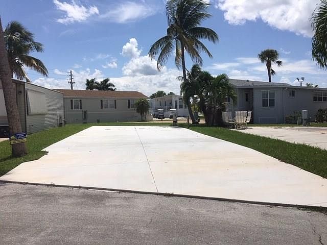 1st image of 726 Nettles Blvd