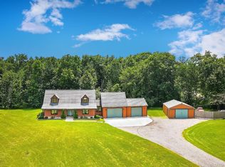 7653 Chase Lake Rd, Fowlerville, MI 48836