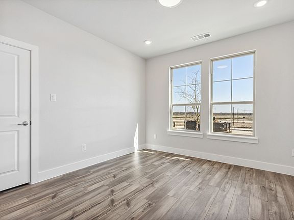 3rd image of 2269 Glacier Dr