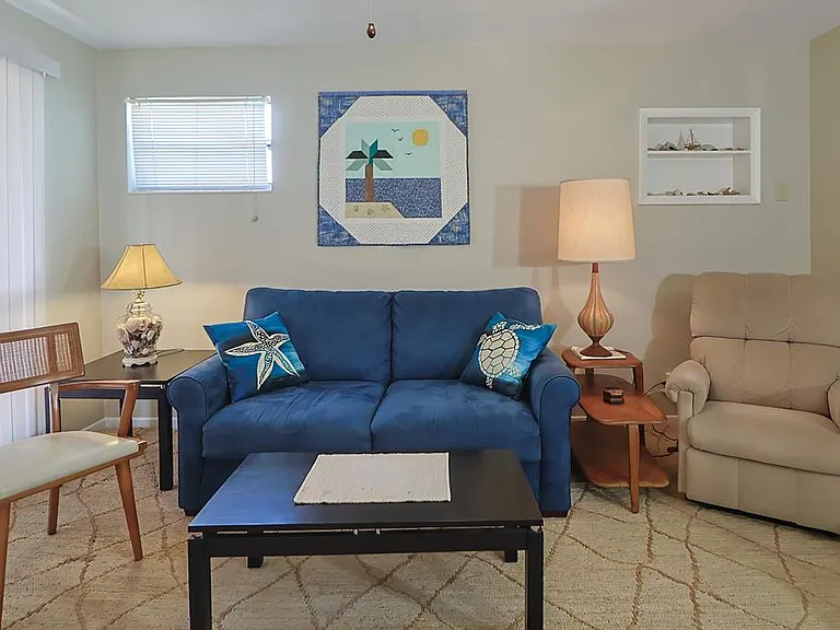 10 Barcelona Ave — Photo 5