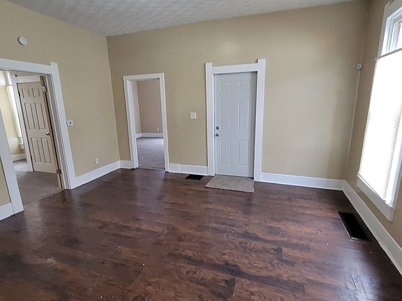 4th image of 1539 S Richland St