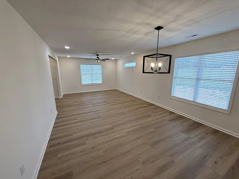 1352 Old Elizabethtown Rd — Photo 5