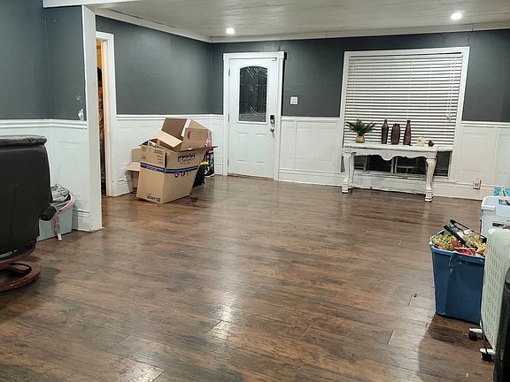 4th image of 118 Wood St