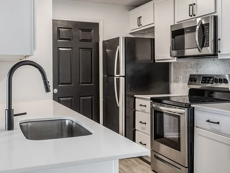 Sundance Apartments — Photo 7