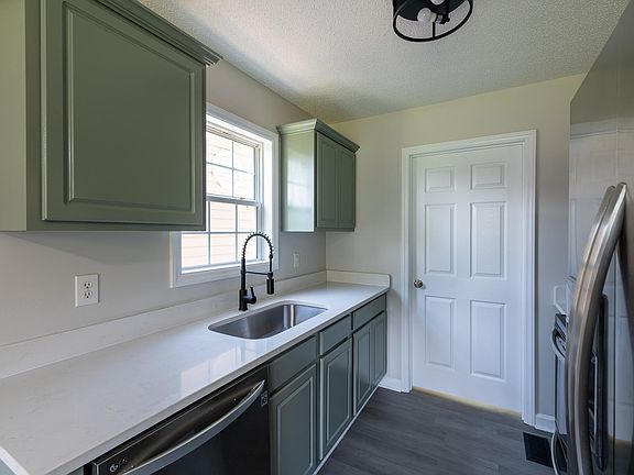 5th image of 26 Weatherspoon Ln