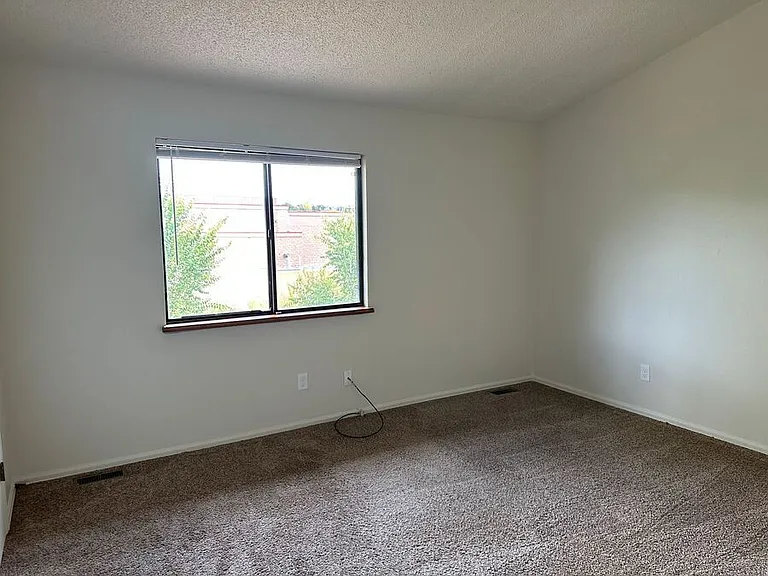 826 London Green Way — Photo 13