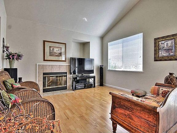 3rd image of 3282 Trabuco Ct