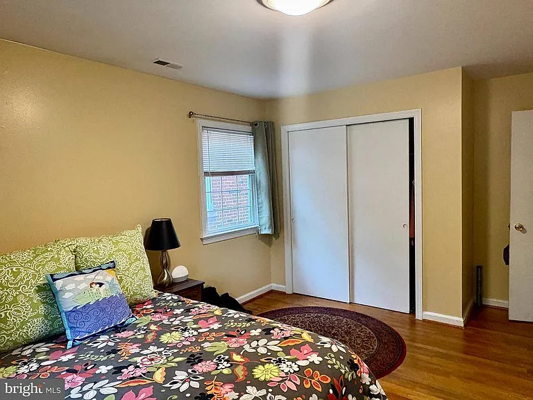 1316 Rowe St — Photo 14