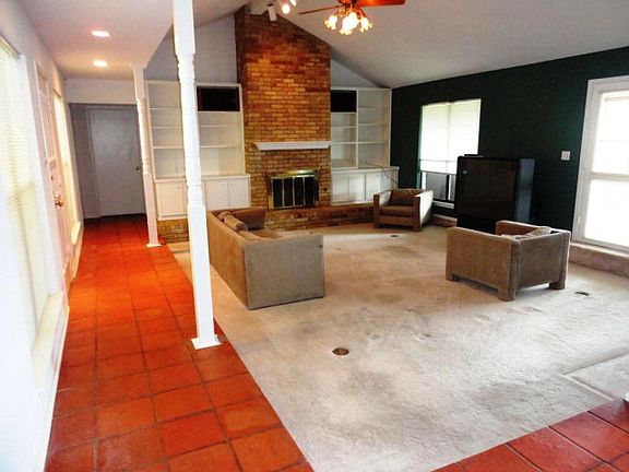 2nd image of 4601 Wood Dr