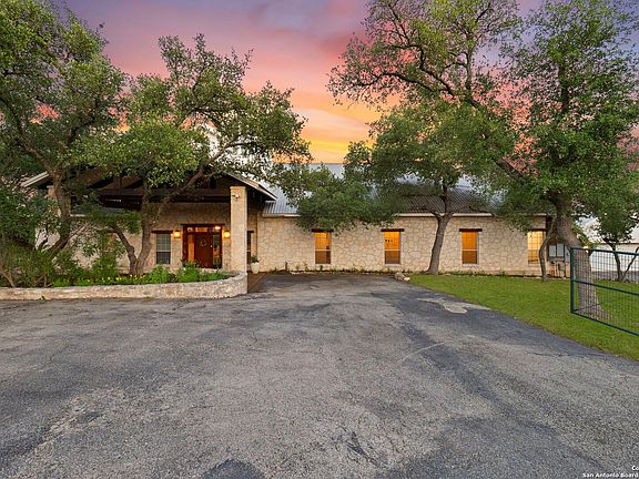3rd image of 1042 Flagstone Dr