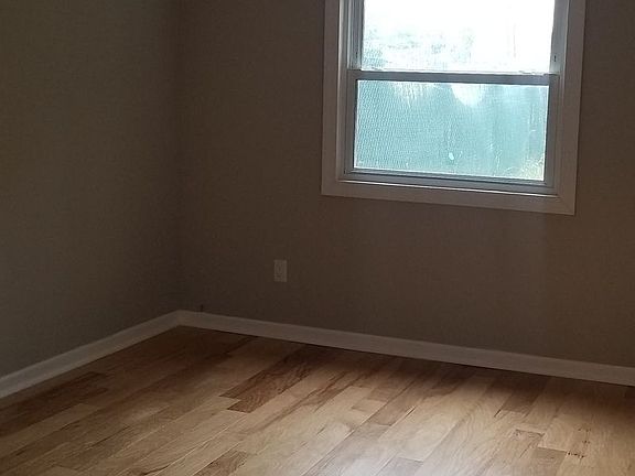 5th image of 98 Gary Ct #1