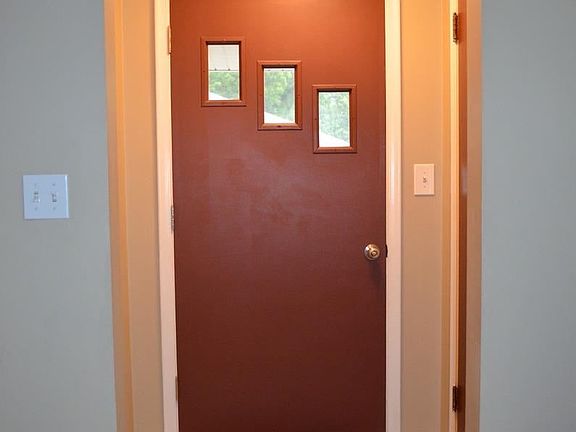5th image of 3325 Curtis Dr