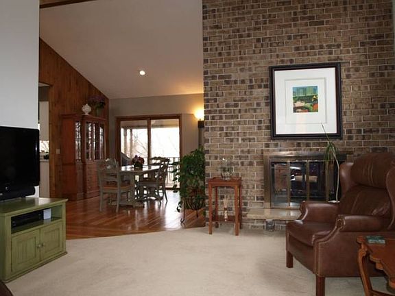 formal living room w/fplc