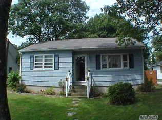 91 Argyle Dr, Shirley, NY 11967