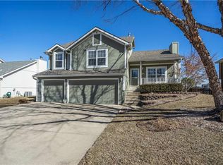 1120 Chestnut Ln, Liberty, MO 64068