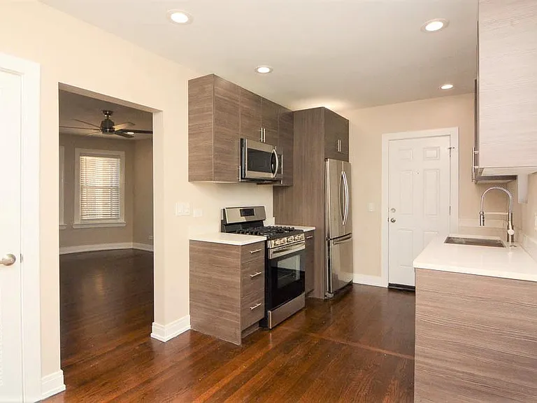 1434 W Farragut Ave #2C — Photo 8