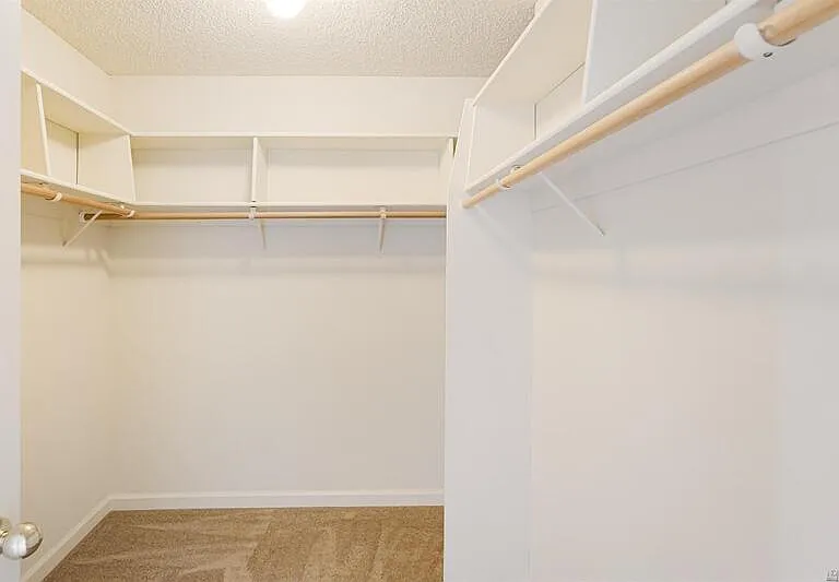 7 Meridian Cir — Photo 24