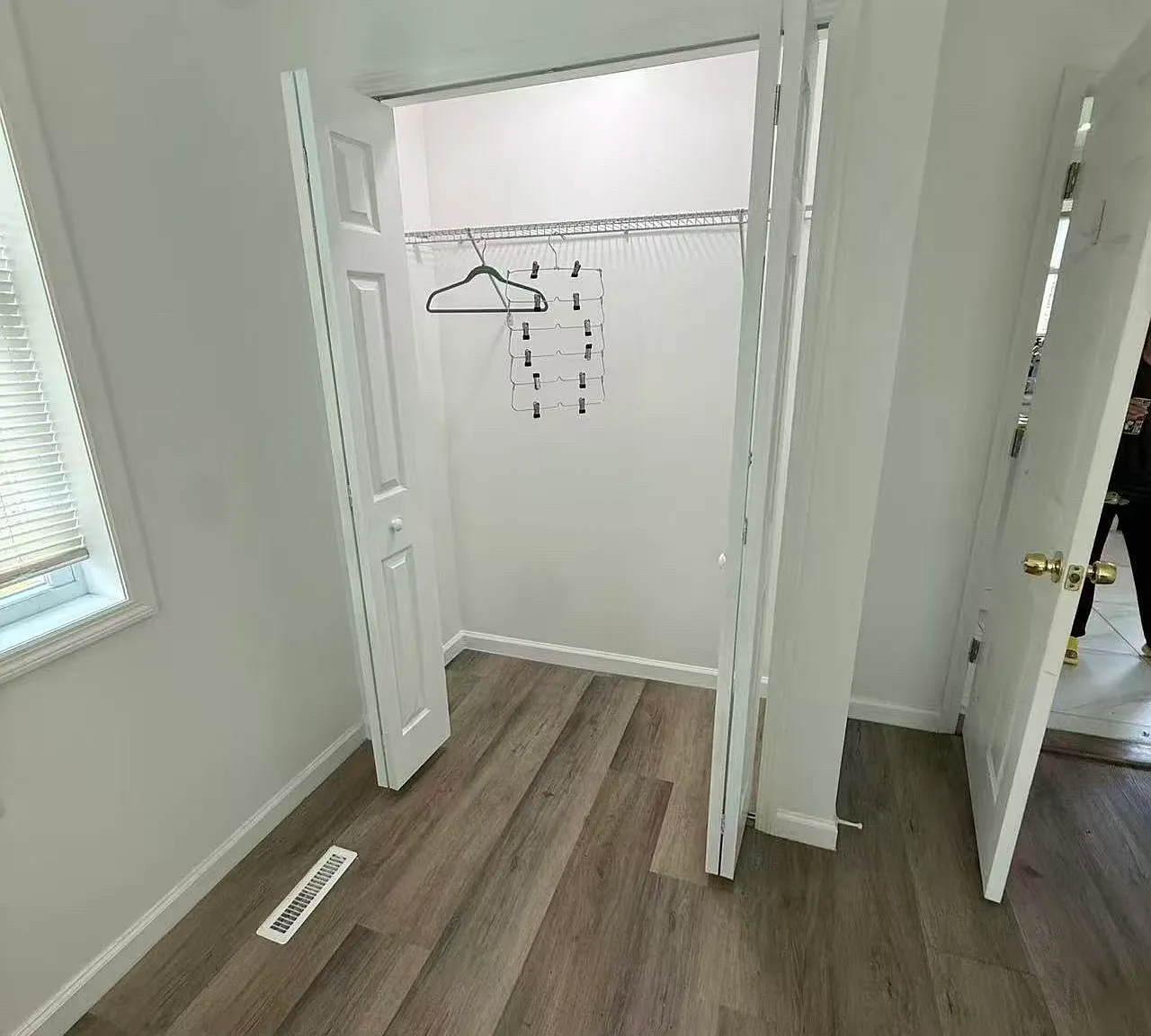 5 bed, 4080 sqft, $950 — Photo 4