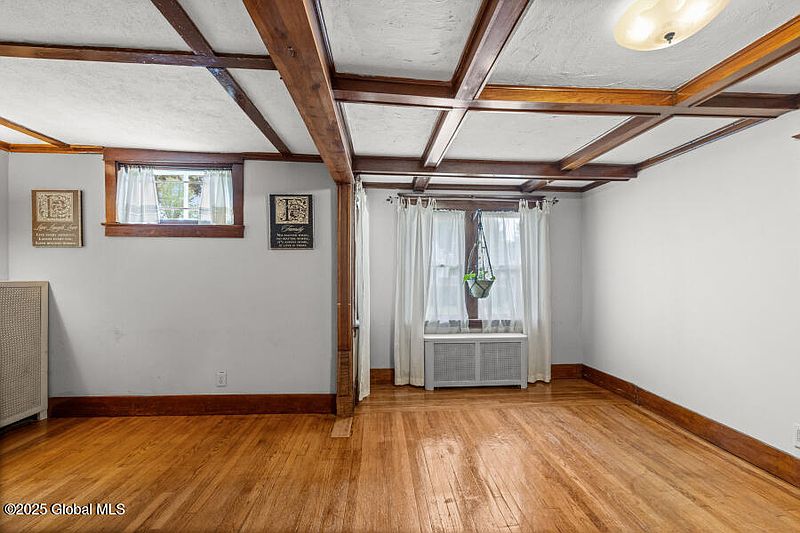5th image of 212 Riverside Avenue