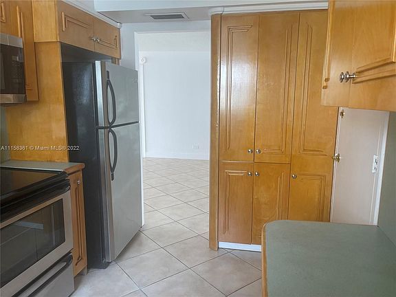 3rd image of 6039 Collins Ave APT 1628