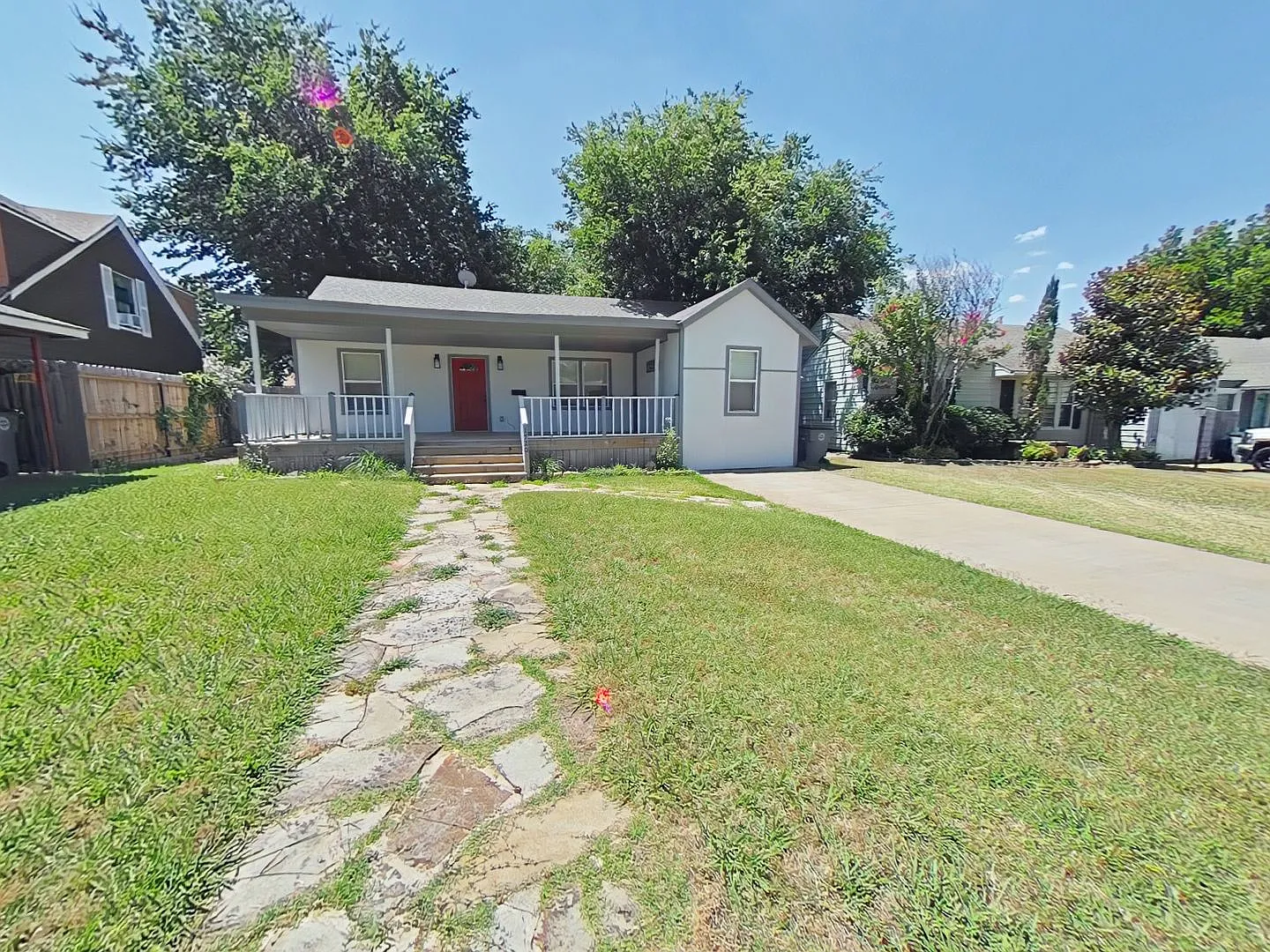 1720 NW Cherry — Photo 1