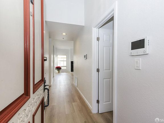 5th image of 75 S Magnolia Avenue #4