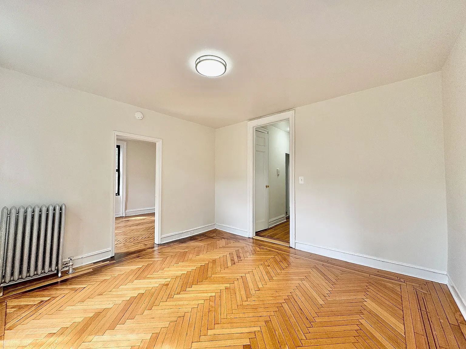2226 Loring Place North — Photo 3
