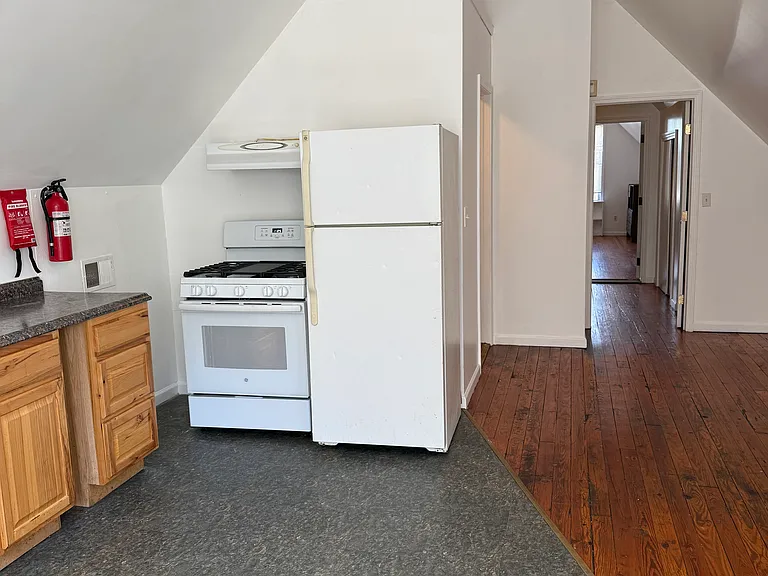 613-15 Kirkland St — Photo 3