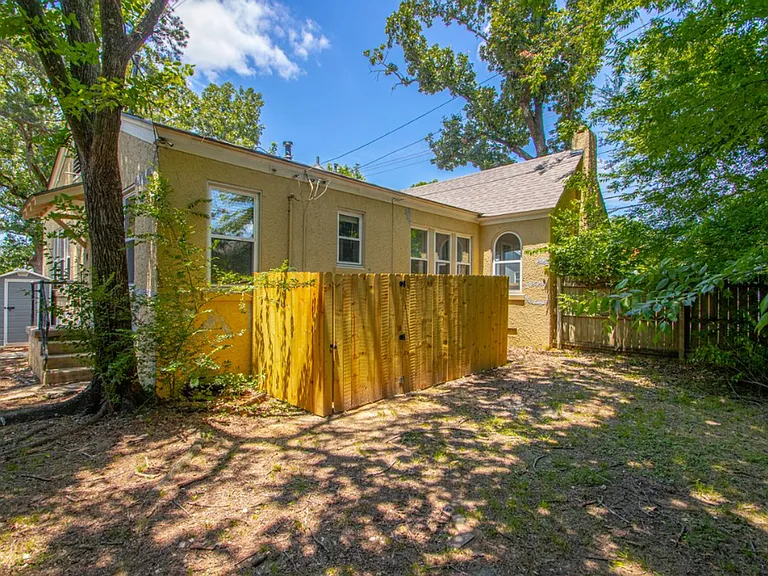 3719 W Markham St — Photo 23