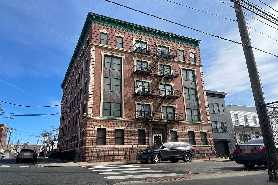 1st image of 608 Bramhall Ave APT 4D
