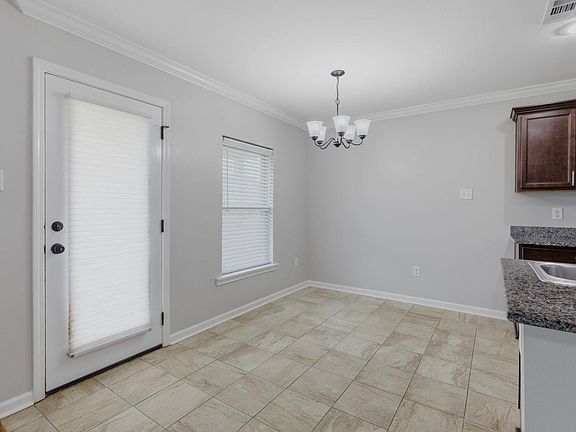 3rd image of 121 Orchard Ln