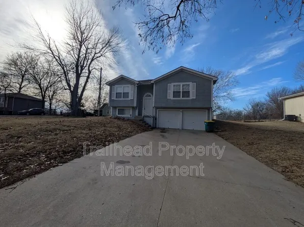 8416 Pershing Rd, Raytown, MO 64138