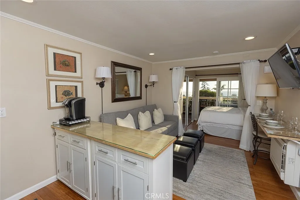 1 bed, 400 sqft, $3,995 — Photo 2