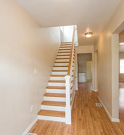 4th image of 538 Playford Ave