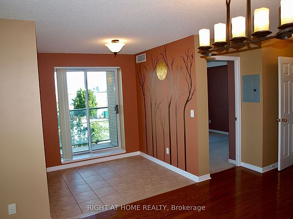 5th image of 11 Oneida Cres #310