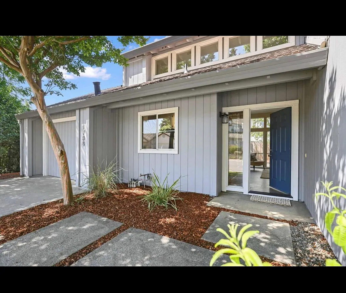 1736 Valdora St — Photo 1