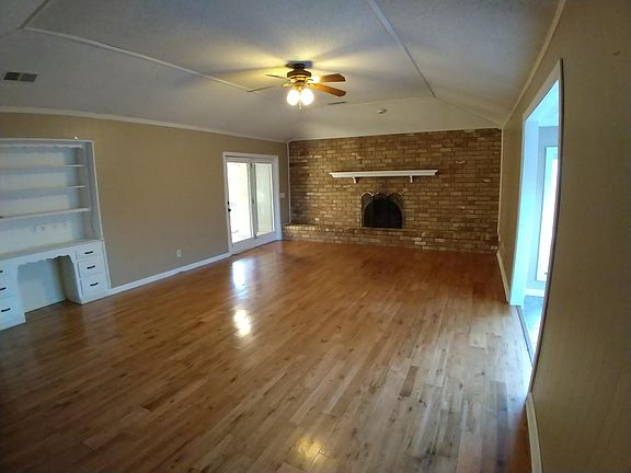 3rd image of 2013 Meadowcreek Dr