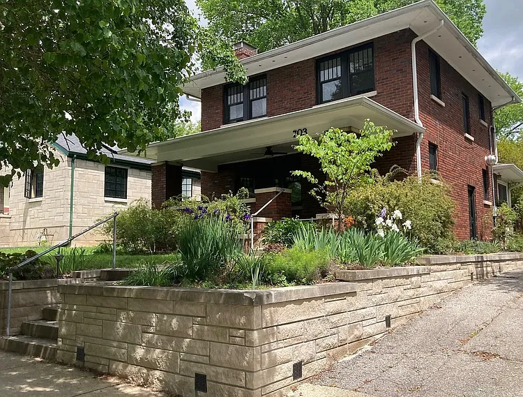 4 bed, 2044 sqft, $4,800 — Photo 2