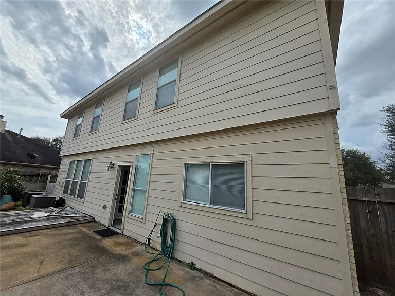 2715 Riverhollow Ln — Photo 49