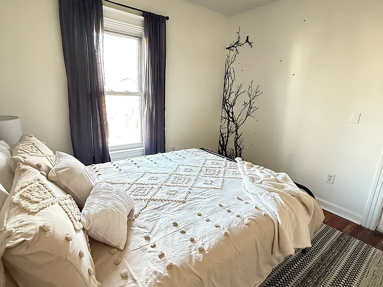 528 E Philadelphia St — Photo 6