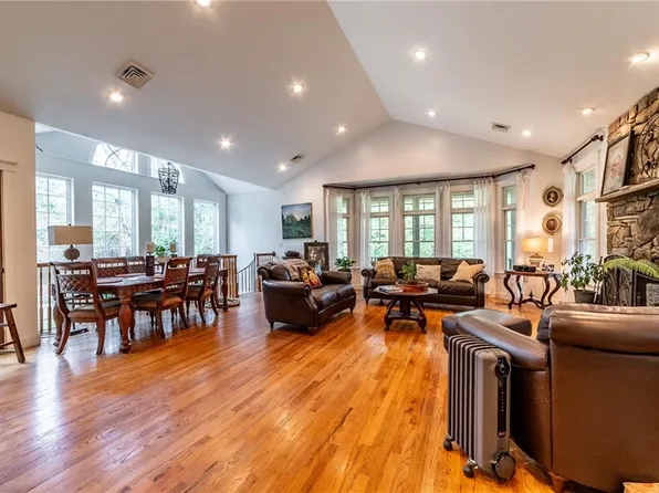 183 Spring Grove Rd, Glocester, RI 02814